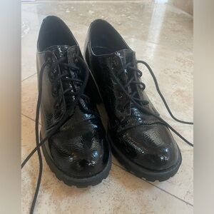Cute shinny fake leather shoes. Minimal wear. Purchased from Modcloth. Size 8.5